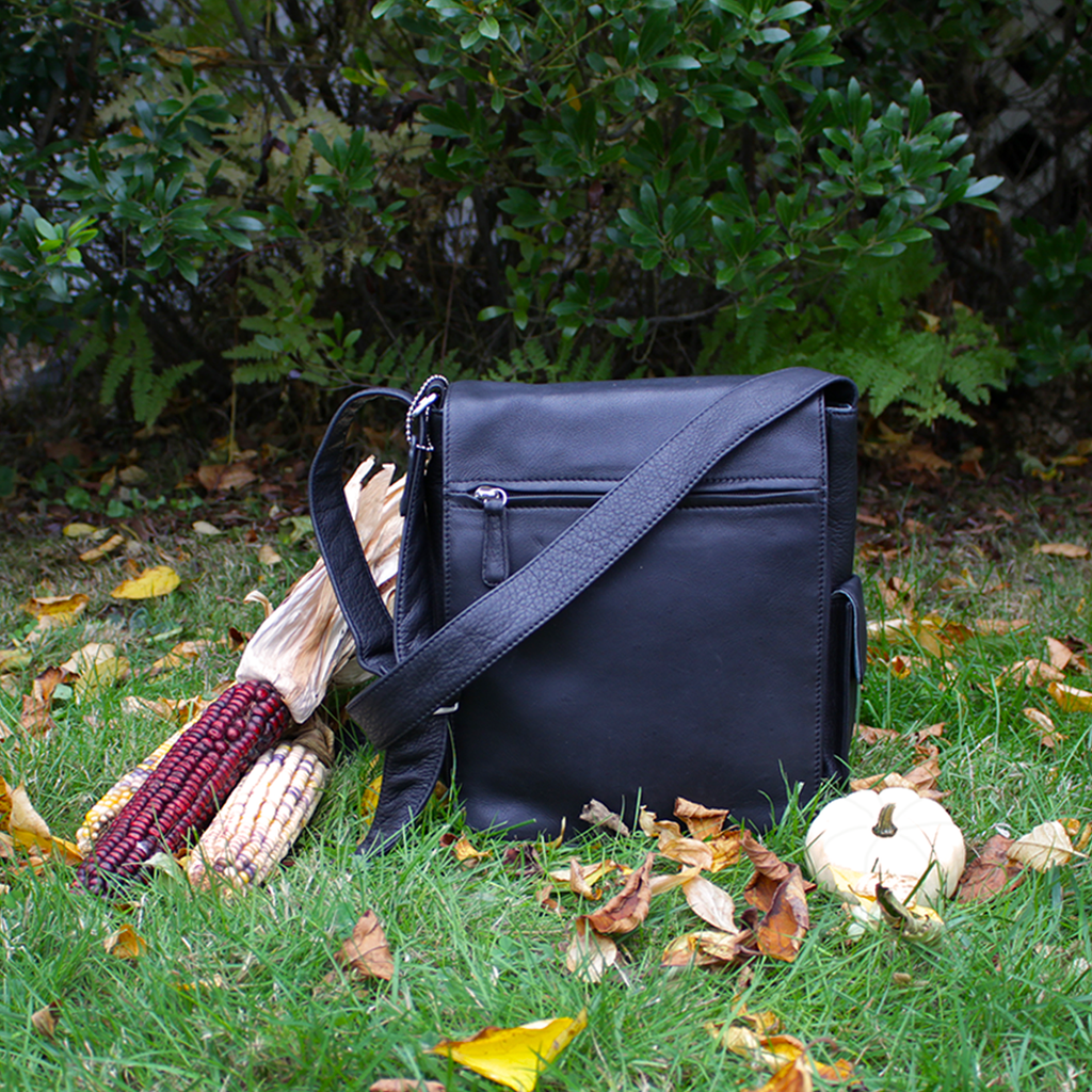 Medium Vertical Messenger on the grass